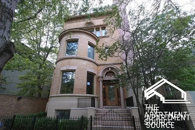 1352 N La Salle Dr — Photo 6