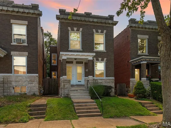 2704 Alhambra Ct, Saint Louis, MO 63118