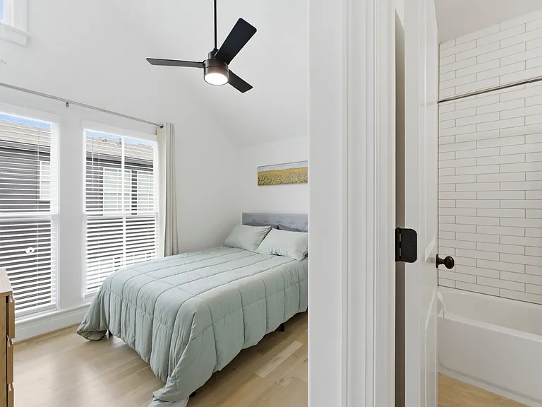 656 Bull St — Photo 19
