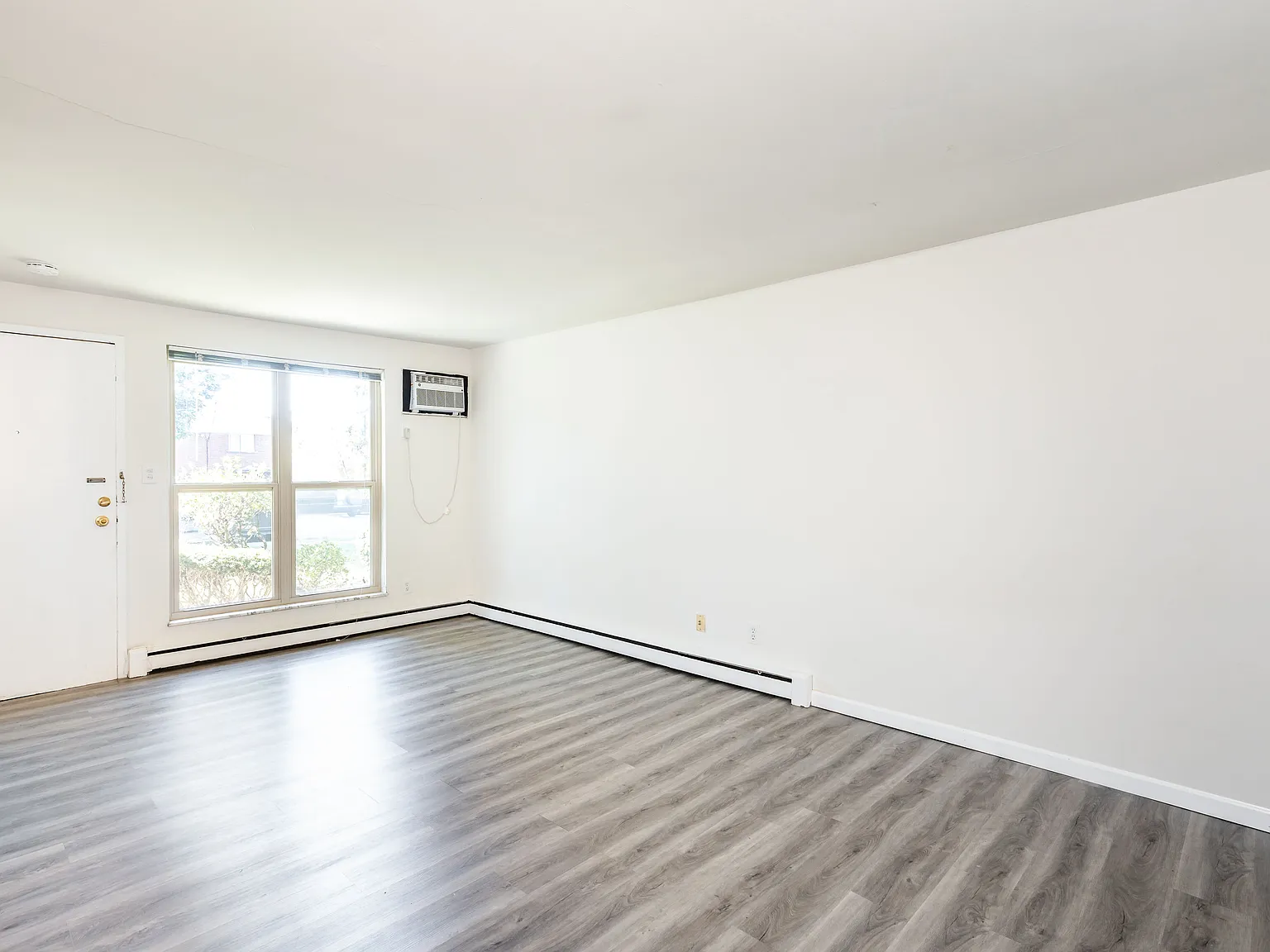 5634 Macey Ave — Photo 3