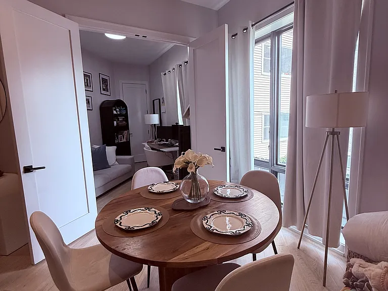 2034 N Wood St #1S — Photo 2
