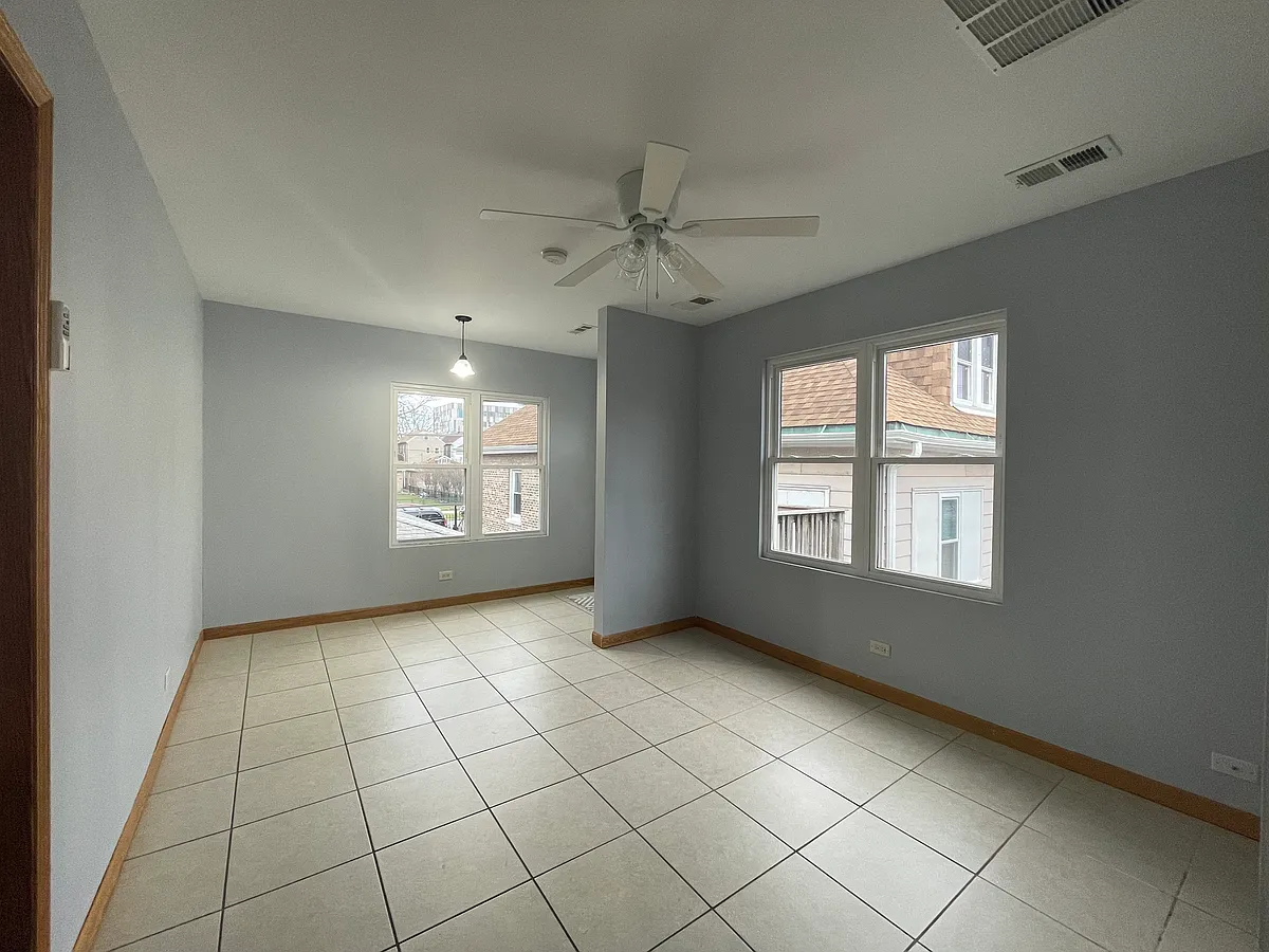 Building Photo - 4634 S Christiana Ave #2