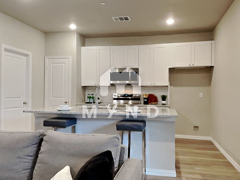 1st image of 434 Willow Xing E
