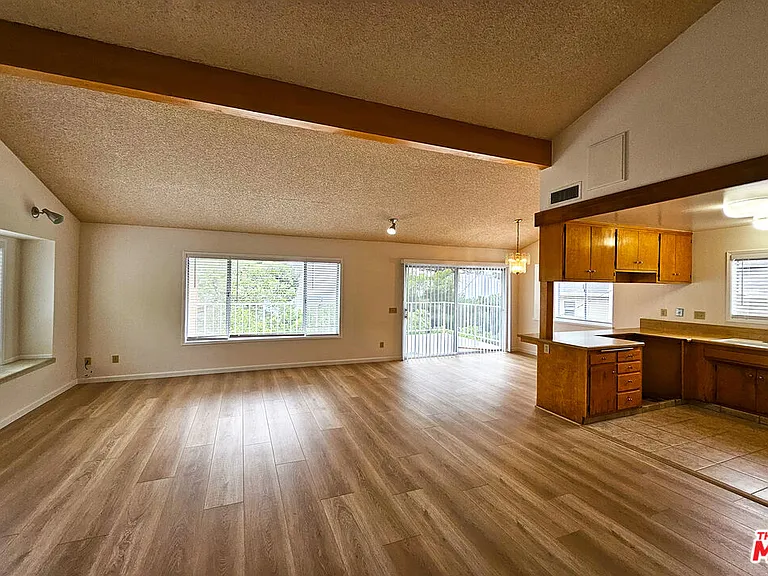 2251 Maurice Ave — Photo 15