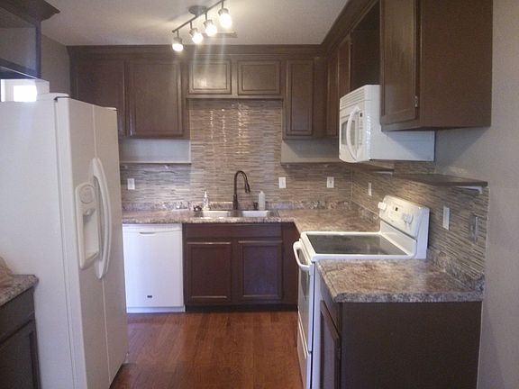 2nd image of 922 Thorton Dr