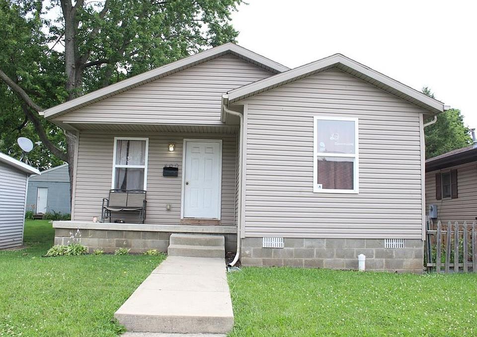 1st image of 409 Louden St