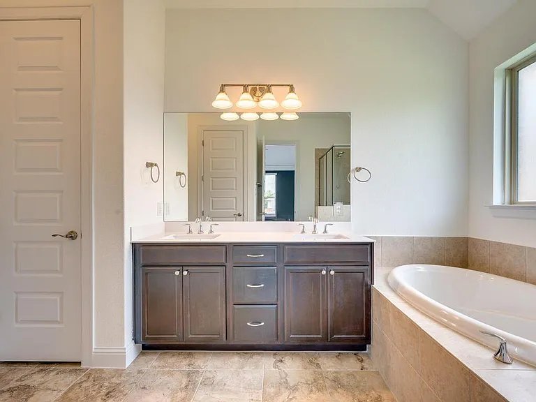 220 Oxbow Cv — Photo 22