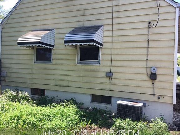 3rd image of 544 Helen St
