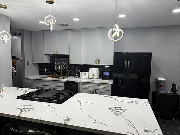 5th image of 2001 Webster St