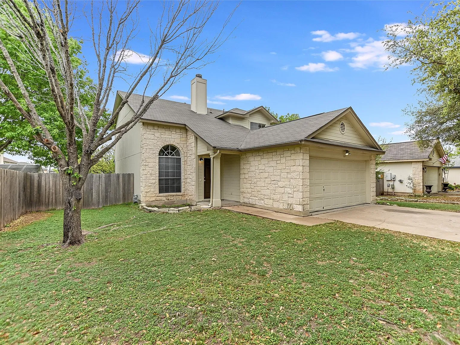 4 bed, 2.5 bath, 1668 sqft, $2,000 — Photo 1