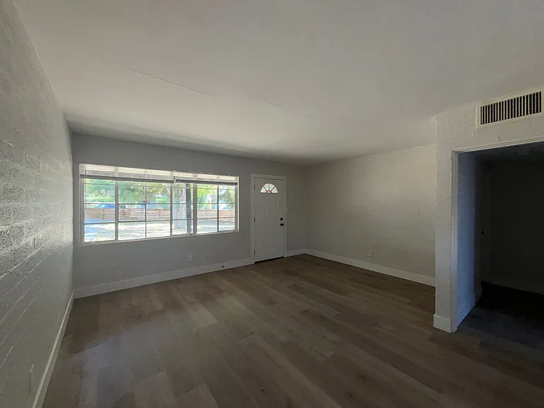 1628 Thelma Ln — Photo 4