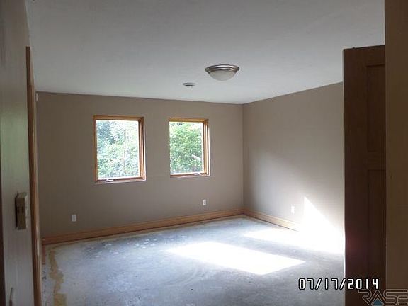 2nd image of 17 E Twin Oaks Est