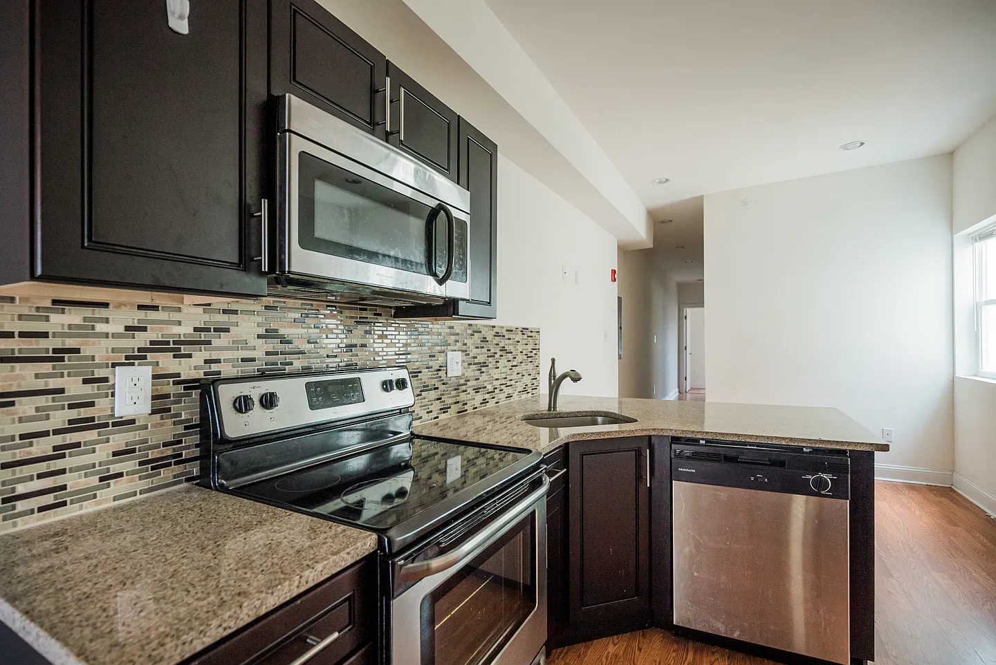 2 bed, 1000 sqft, $1,750 — Photo 3