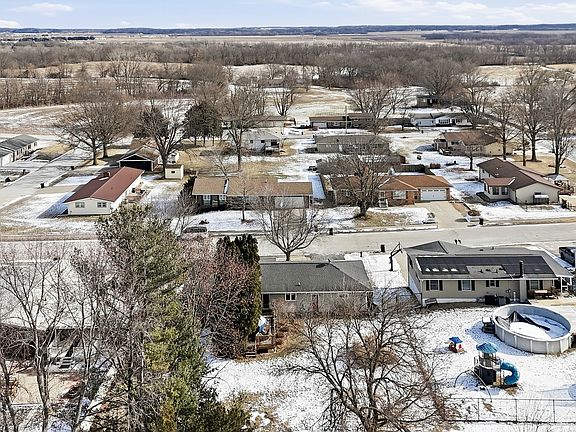 3rd image of 302 Baker St