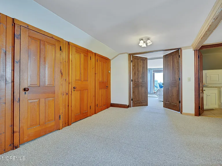19 Ocean Ave — Photo 44