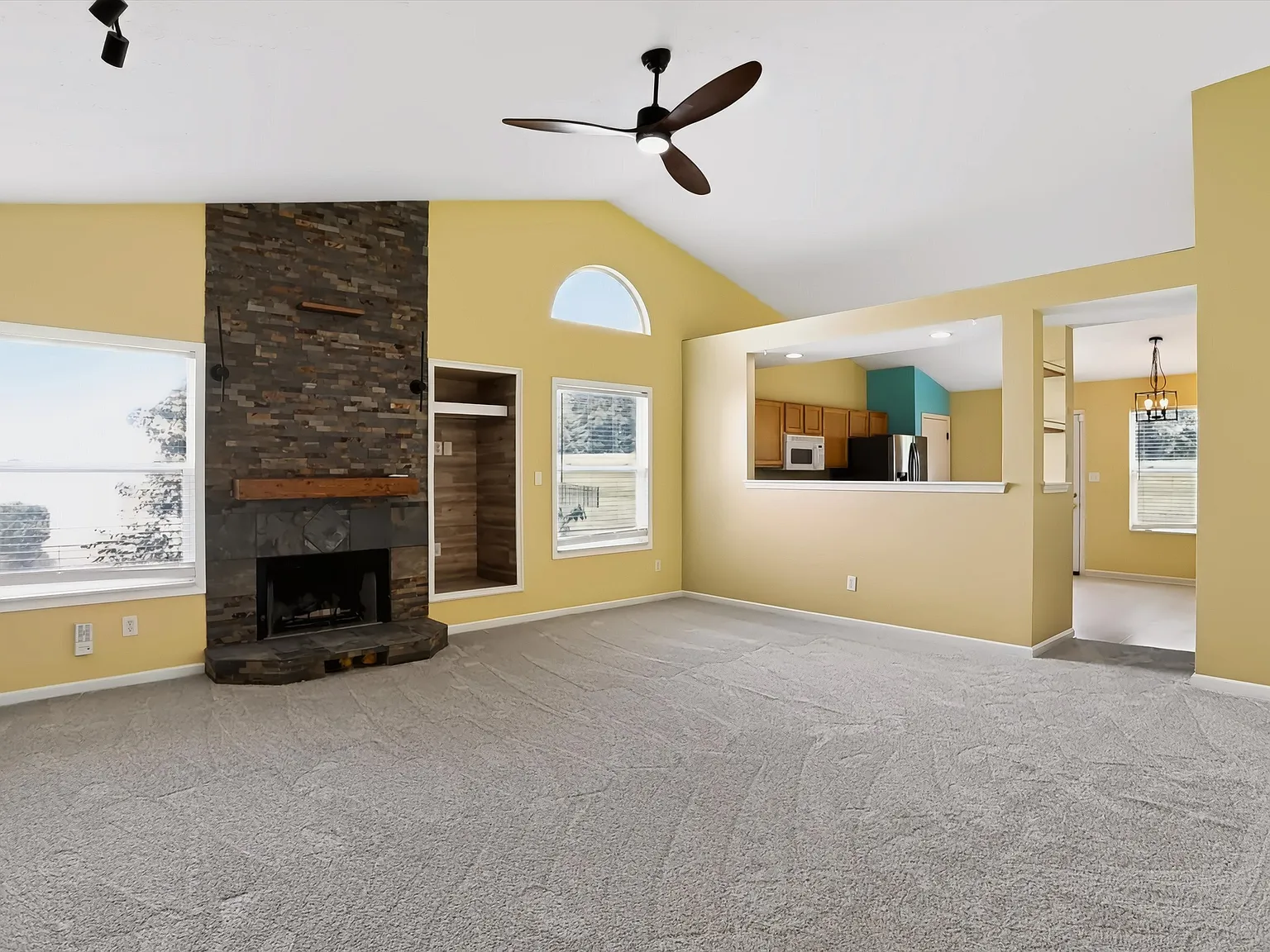 3 bed, 2.0 bath, 1444 sqft, $1,800 — Photo 4
