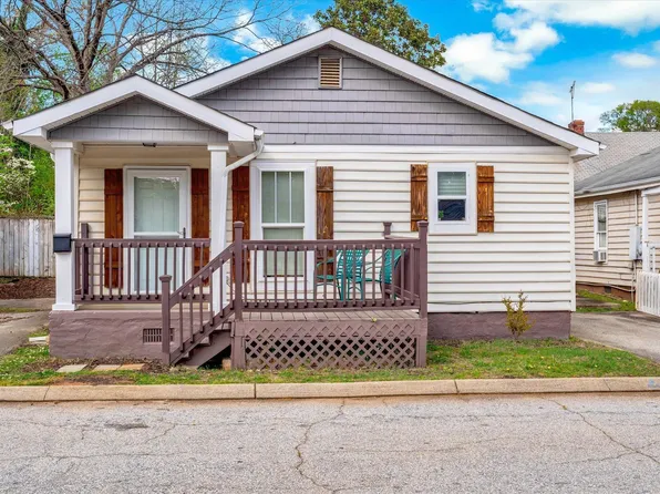 4 Burns Cir, Greenville, SC 29605