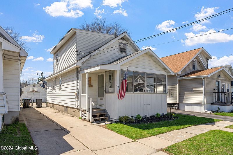 3rd image of 718 Cramer Avenue