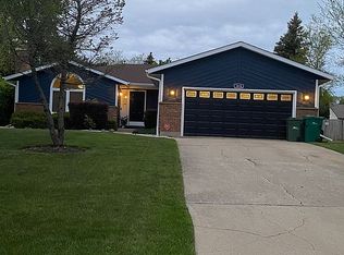 3434 Grandmore Ave, Gurnee, IL 60031