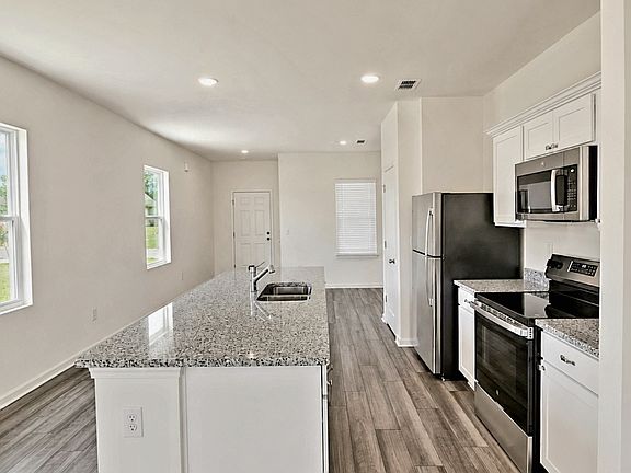 5th image of 423 Castillo Dr