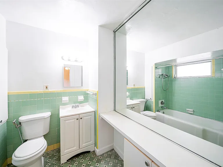 115 NE 4th St #3 — Photo 17