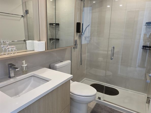 2 bedroom rental in Surrey — photo 20