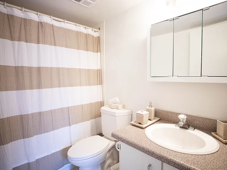 30 Elm Dr E — Photo 8