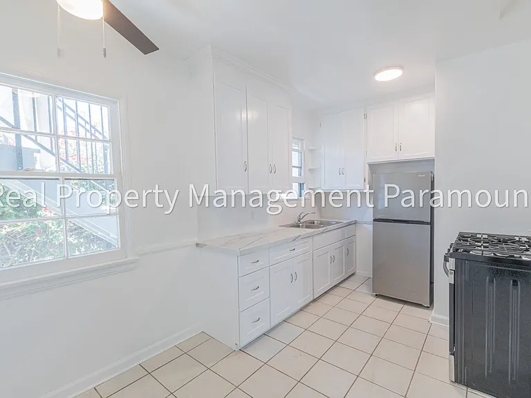 1460 S Orange Grove Ave — Photo 9