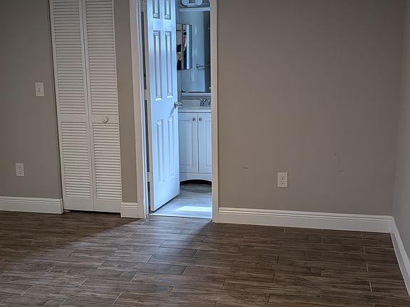 3rd image of 685 SW Lakehurst Dr