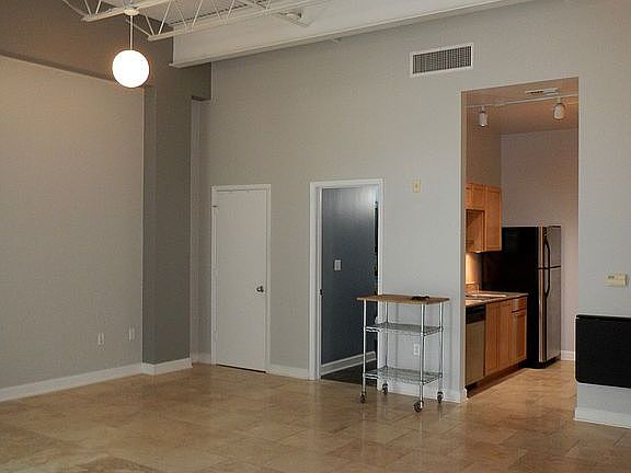2nd image of 2401 E 6th St Ste 1008