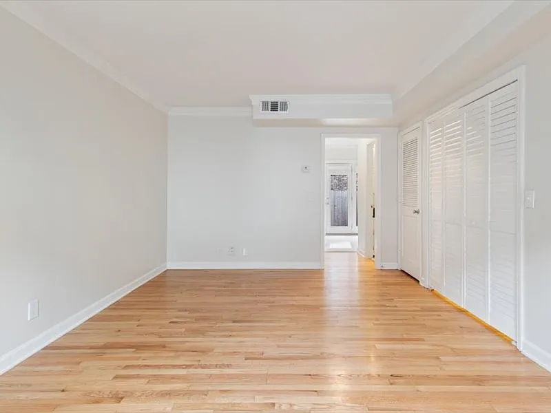 2 bed, 1.5 bath, 1150 sqft, $1,950 — Photo 4