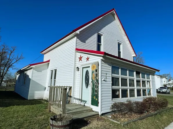 206 N Chicago St, Royal Center, IN 46978