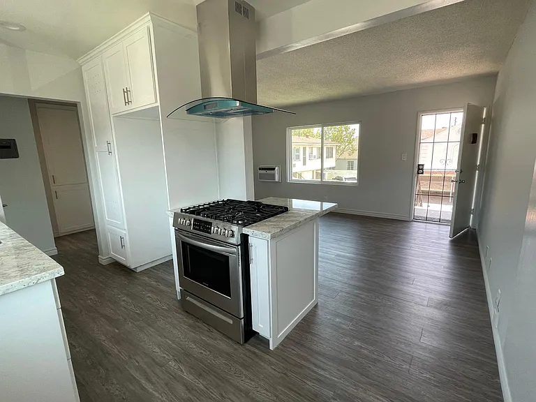 10523 Paramount Blvd #J — Photo 9
