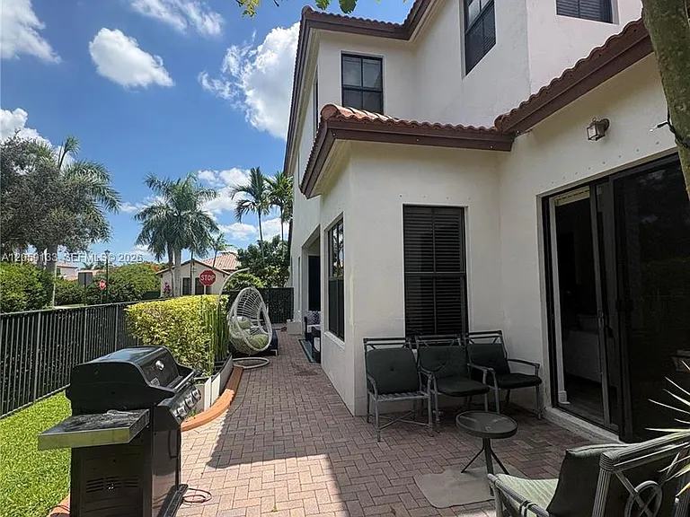 8378 NW 39th Ct — Photo 4