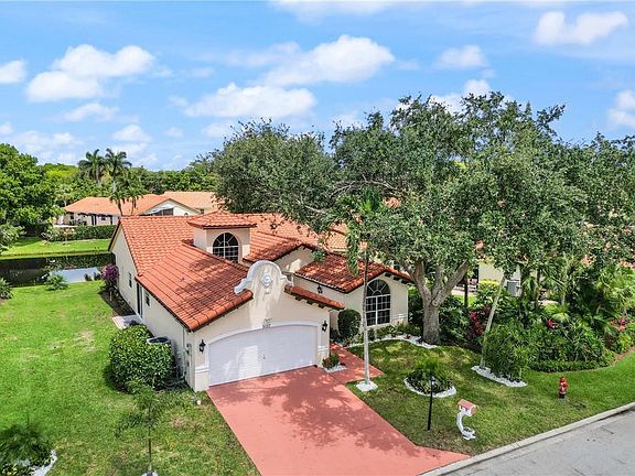2nd image of 5017 Alencia Court