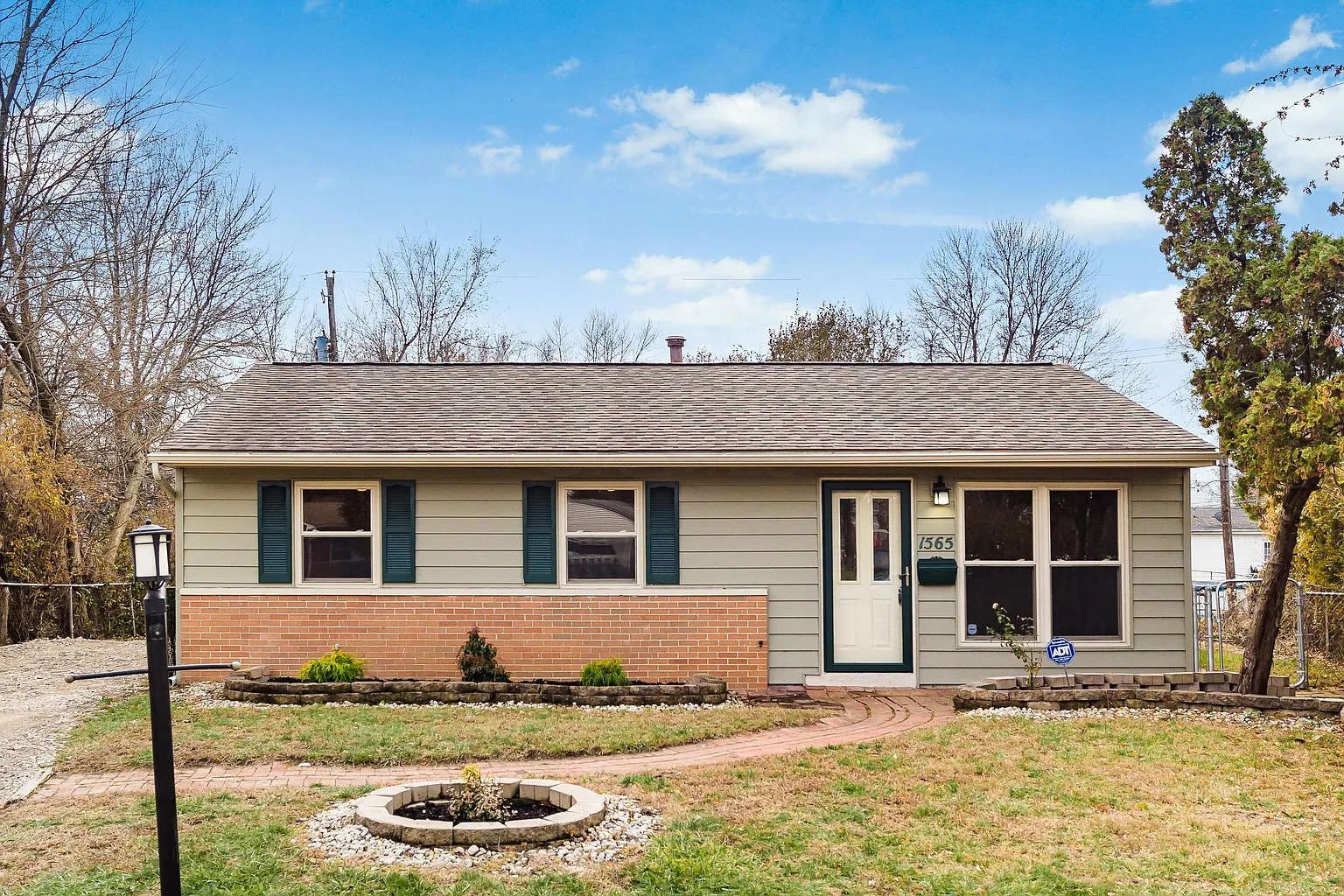 1565 Wilton Dr photo 1