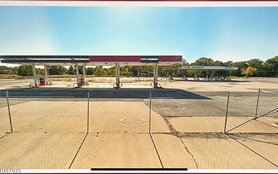 1st image of E Cherokee Ave