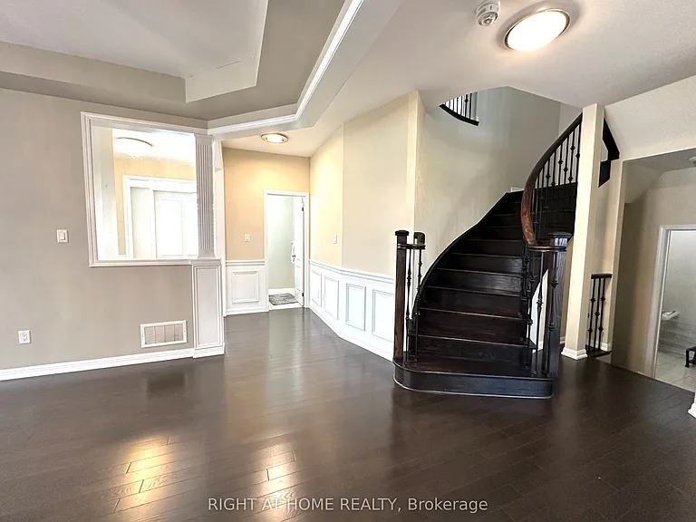 116 Hurst Dr — Photo 15