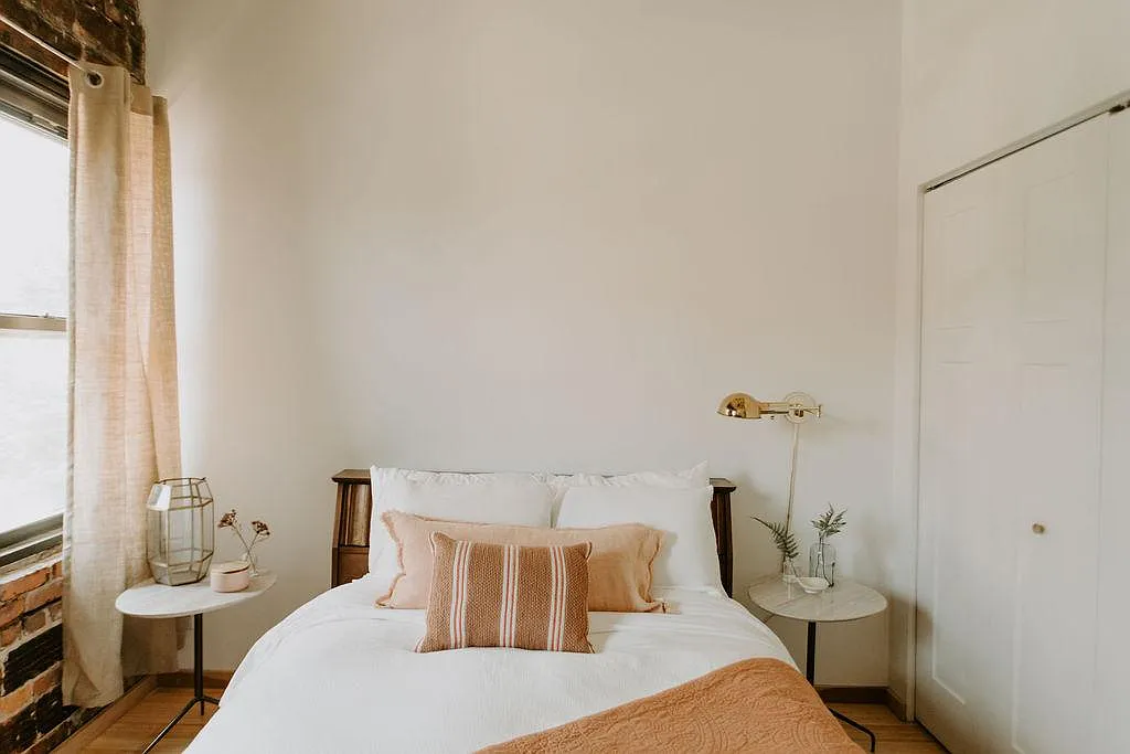 2 bed, 975 sqft, $2,200 — Photo 1