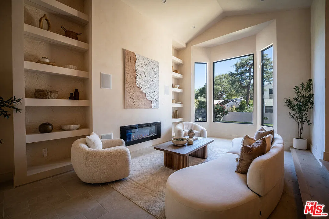 5 bed, 6.5 bath, 3747 sqft, $16,500 — Photo 3