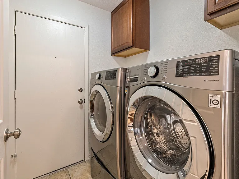 8302 Bradford Edward Cv #B — Photo 7