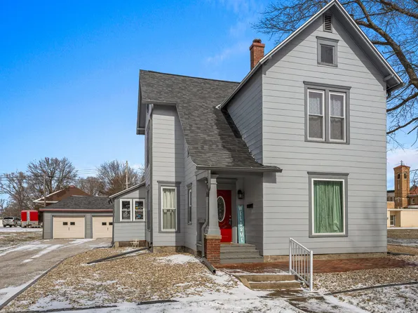 104 E Scott St, Tuscola, IL 61953