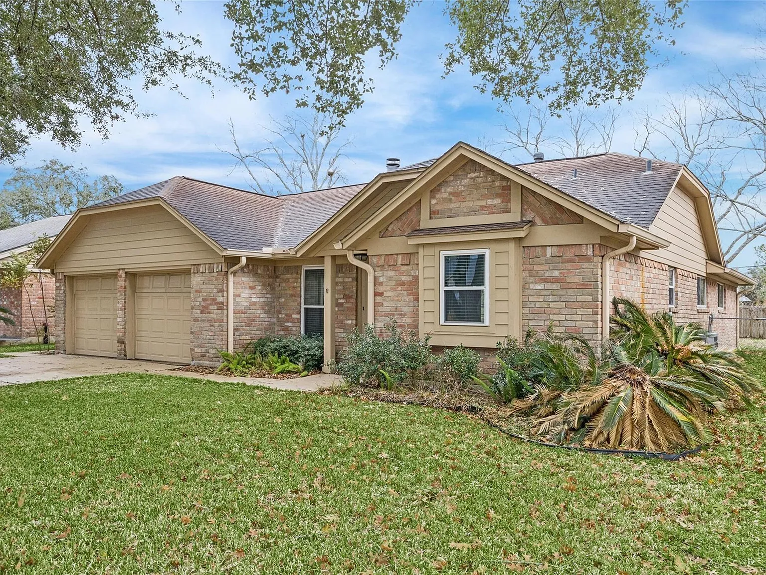 3 bed, 2.0 bath, 1441 sqft, $2,250 — Photo 2