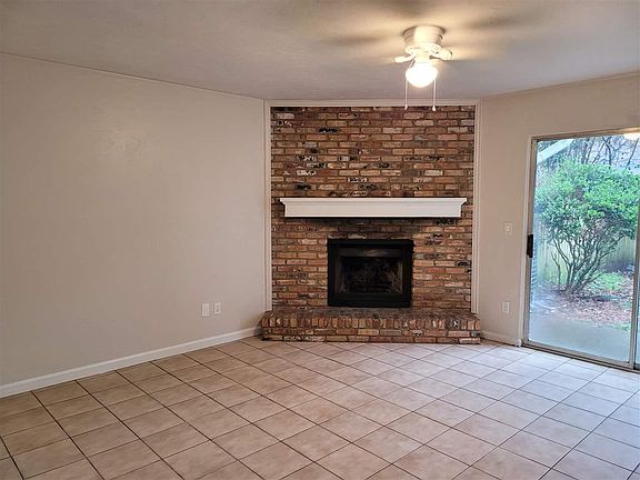 3rd image of 1810 Lilac Ln