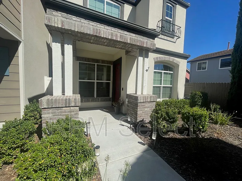 3304 Hummingbird Ct photo 1