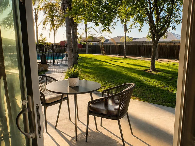 2106 N Vine Cir — Photo 4