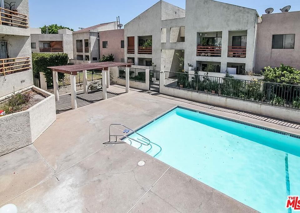 2nd image of 1425 W 12th St APT 152