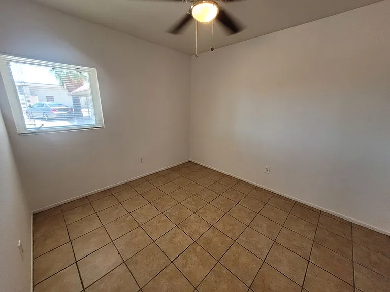 2430 S 5th Ave — Photo 7