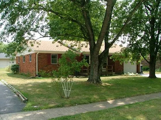 489 Springdale Dr photo 1