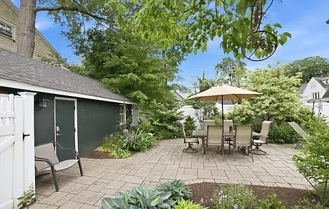 65 W Park Ave — Photo 13